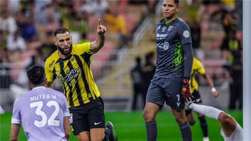 هدف كريم بنزيما الأفضل في الجولة الثانية من الدوري السعودي 