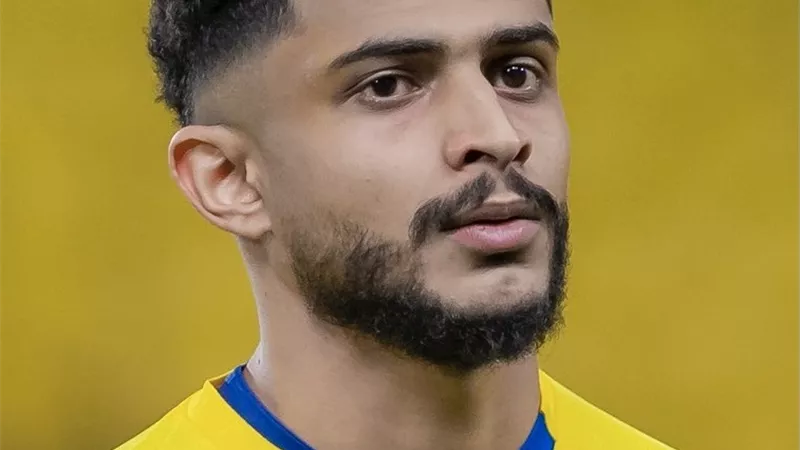 العمري يقترب من الانتقال إلى صفوف اتحاد جدة على سبيل الإعارة 