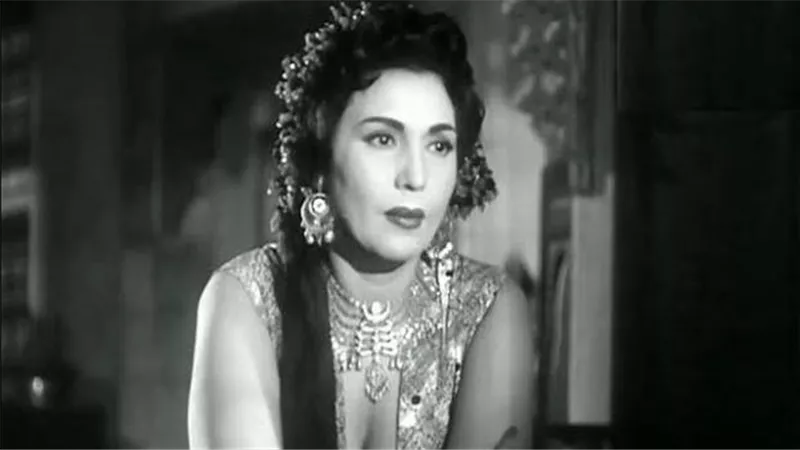 الراقصة والسياسية.. حكاية تحية كاريوكا بالرئيس أنور السادات