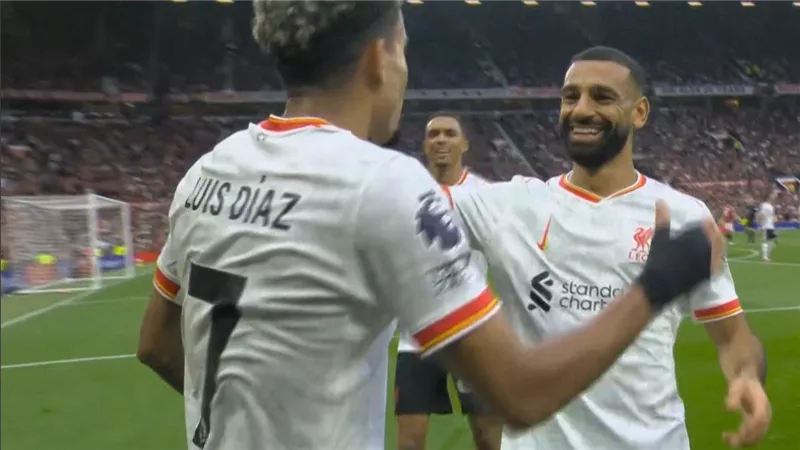 بقيادة محمد صلاح.. ليفربول يضرب مانشستر يونايتد بثلاثية في الدوري الإنجليزي