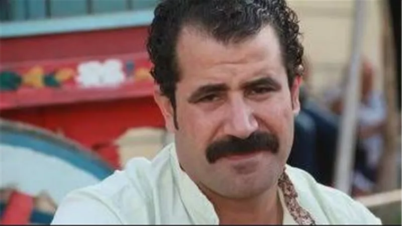 فيديوهات ومكالمات مسجلة.. كيف أعلن محمود حافظ عن سرقة حسابه الخاص