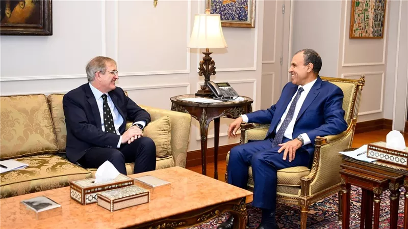 وزير الخارجية والهجرة يستقبل المفوض البريطاني للتجارة في إفريقيا