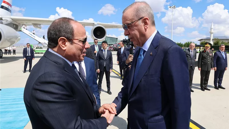 مراسم استقبال الرئيس السيسي في زيارته التاريخية لـ تركيا.. فيديو وصور
