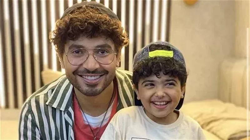 محمد أنور يناشد بعلاج طفل مصاب بـ ضمور العضلات: الابن الوحيد لوالدته