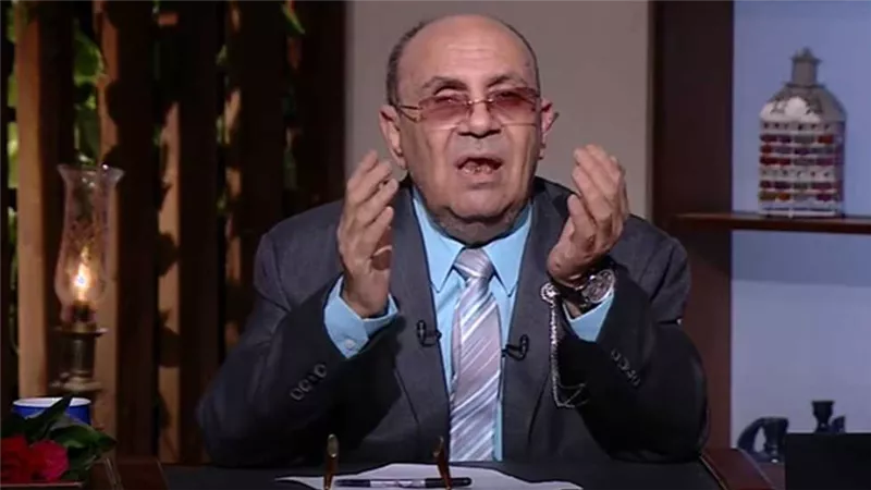 مبروك عطية يهاجم عيد الحب: ادخل بيتك بالأكل والفاكهة بدل الدباديب