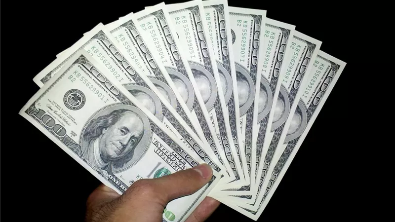 سعر الدولار اليوم تحديث يومي في البنوك.. بكام النهاردة