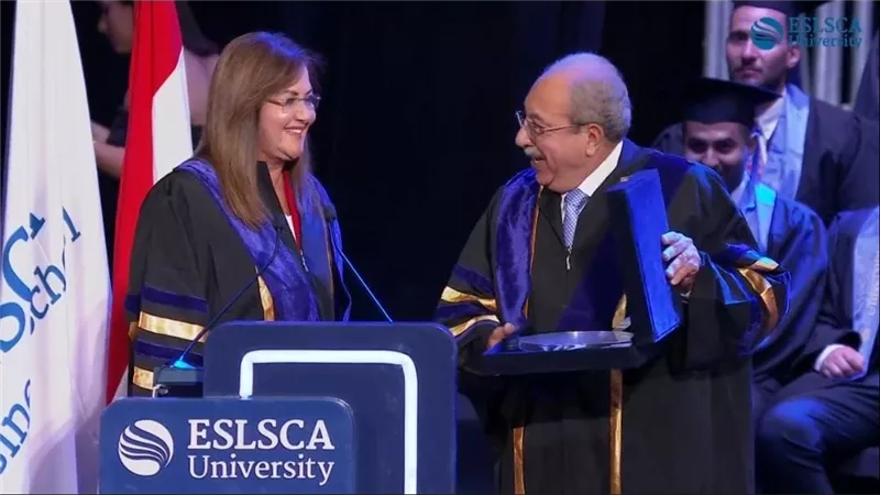 جامعة اسلسكا تكرم مستشار رئيس الجمهورية للشئون الاقتصادية