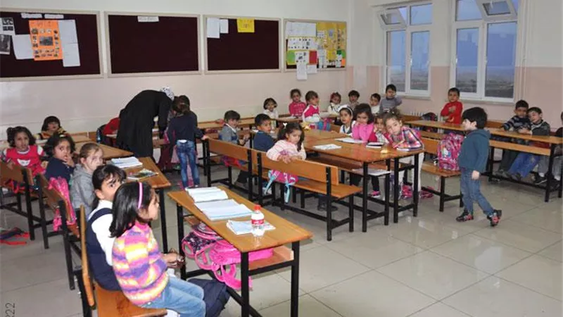 تأجيل الدراسة وإلغاء إجازة السبت في هذه المحافظات.. إيه الحقيقة؟