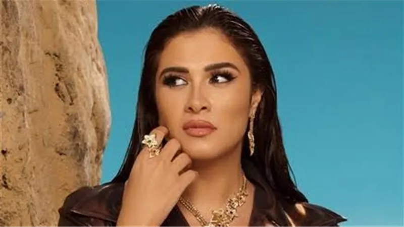  ياسمين عبد العزيز