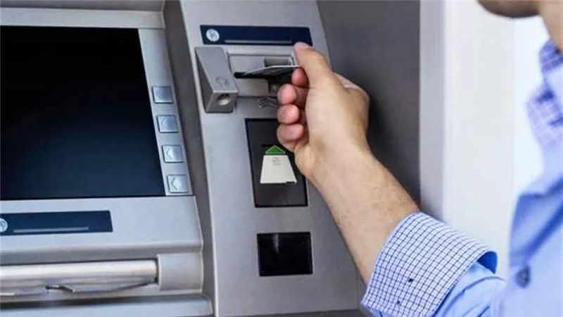 عمولة السحب من ماكينة بنك آخر 2024 .. اعرف الرسوم 