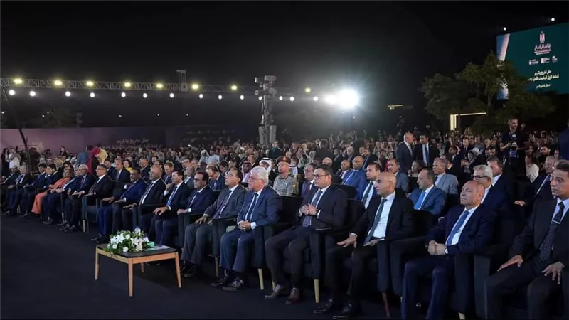 رئيس الوزراء يشهد حفل تخرج الدفعة الأولى من خريجي الجامعات الأهلية 2024