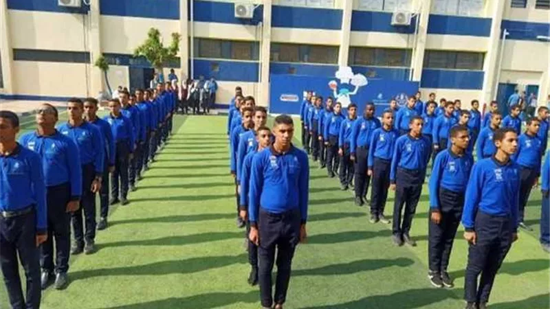 تفاصيل أول مدرسة ثانوية متخصصة في صناعة الملابس الجاهزة