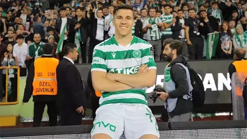 كونراد ميشالاك يصل القاهرة لتوقيع عقود الانضمام للزمالك.. تفاصيل