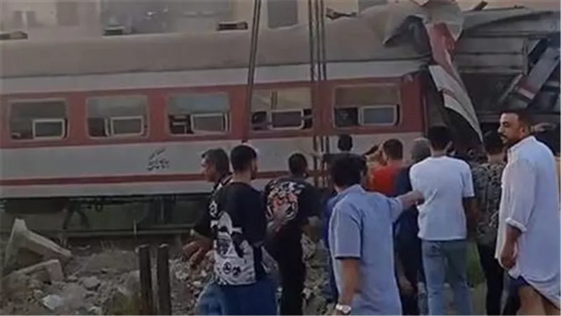 ارتفاع عدد ضحايا تصادم قطاري الزقازيق.. قائمة المصابين والتفاصيل الصحية
