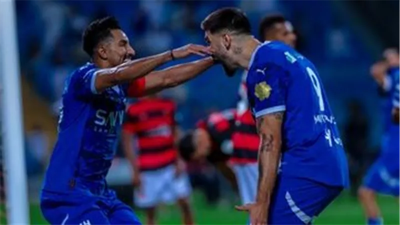 الهلال يهزم الرياض بثلاثية ويعود لصدارة الدوري السعودي 