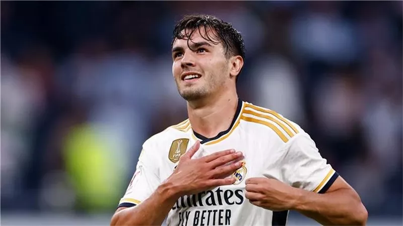 ريال مدريد يعلن تفاصيل إصابة دياز.. مدة غياب صادمة وانتهاء العام
