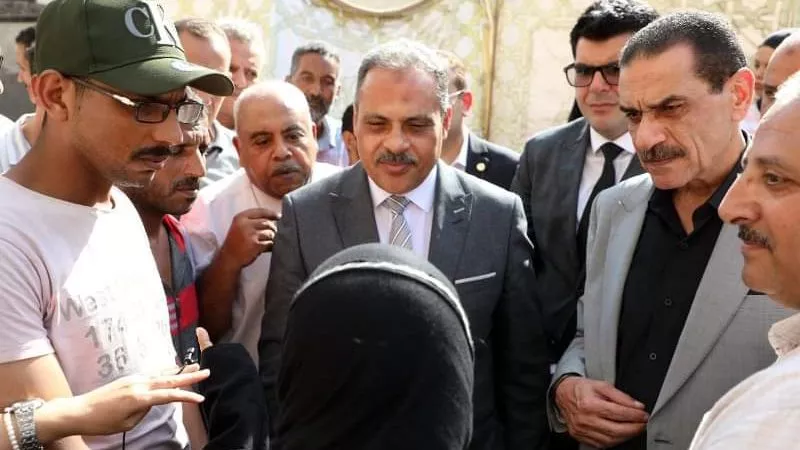 محافظ الشرقية يقدم العزاء لأسر ضحايا حادث اصطدام قطاري الزقازيق
