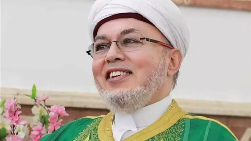 وصف نفسه بـ «نادرة عصره وبهجة المحدثين» واتهمته فتاة بالتحرش.. من هو صلاح الدين التيجاني؟