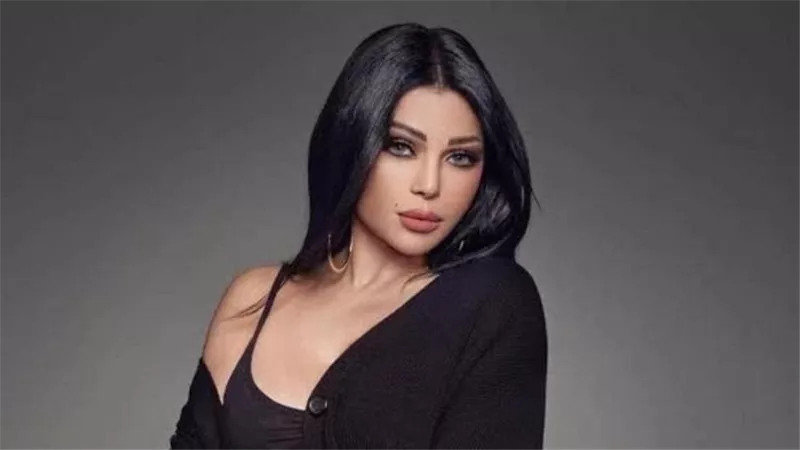 أيقونة الإغراء.. هيفاء وهبي تتصدر التريند بإطلالة جريئة 