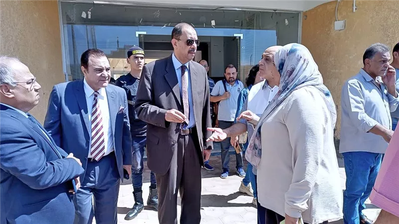 محافظ سوهاج يتفقد مؤسسة البنين ومستشفى أخميم المركزي ويتابع رصف شوارع طهطا 