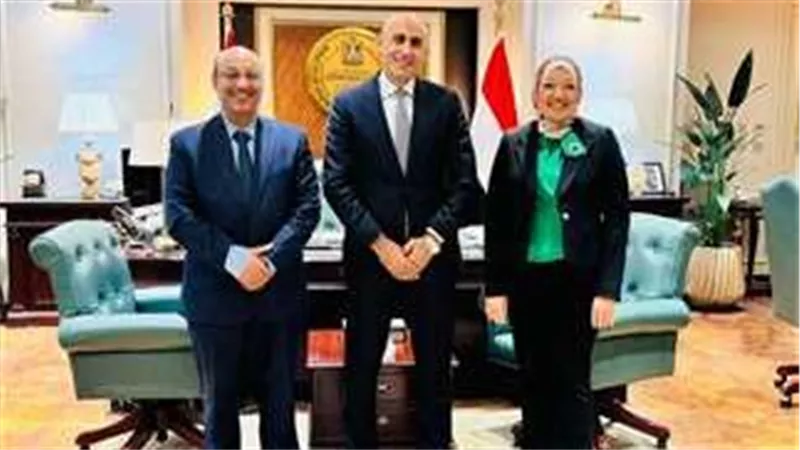 رشا شرف تقدم عرضًا لوزير التعليم عن الخطة المستقبلية لـ صندوق تطوير التعليم