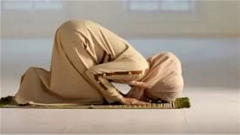 هل يجوز الصلاة بالميكب؟.. دار الإفتاء توضح
