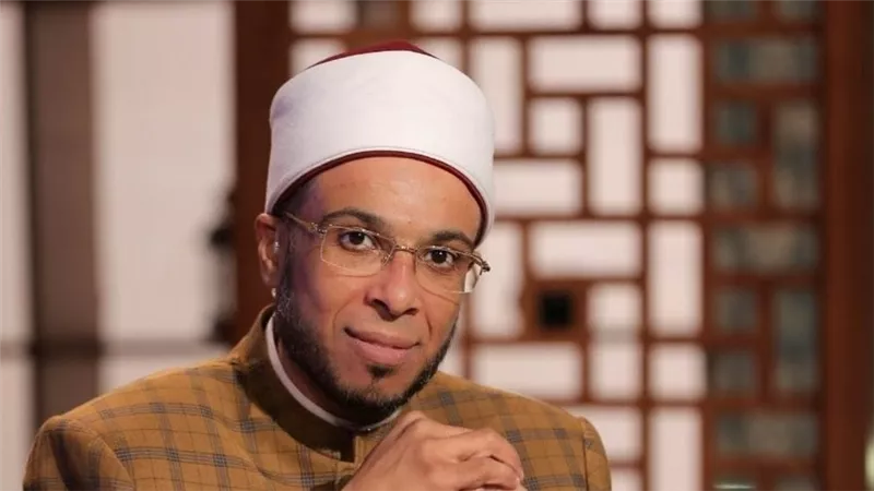 الشيخ محمد أبو بكر يفتي بالحجر على «أب» يصرف معاشه على الفقراء