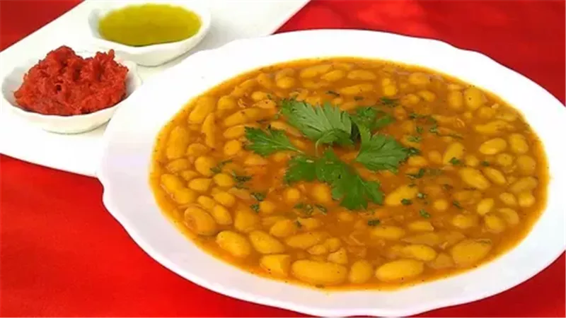 أكلات زمان.. طريقة عمل الفاصوليا البيضاء في البيت 