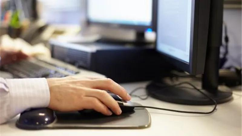 اعرف توزيع منهج الكمبيوتر للثانوية العامة 2025 وعدد الإجازات الرسمية