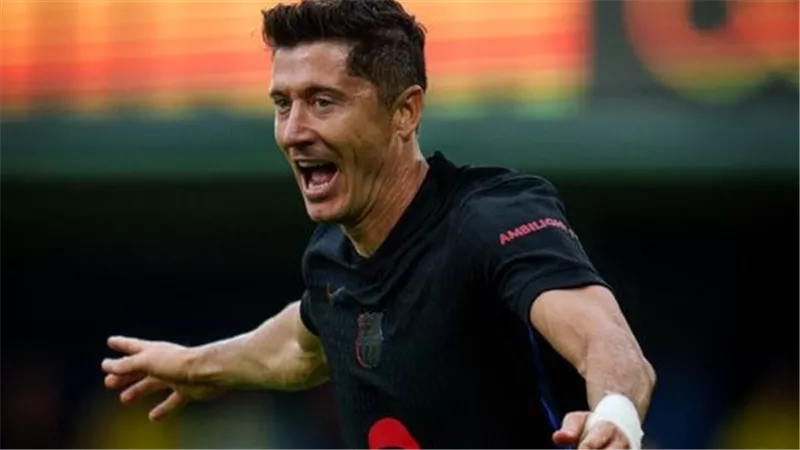 بثنائية ليفاندوفسكي.. برشلونة يتقدم على فياريال في الشوط الأول من الدوري الإسباني 
