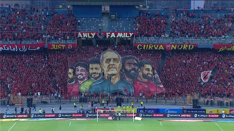 رد فعل كولر بعد مشاهدة تيفو جماهير الأهلي ومراسم التتويج بالدوري.. صور