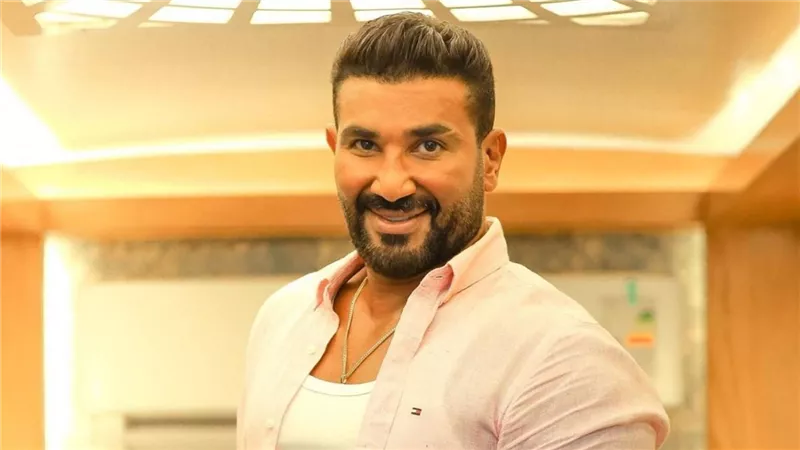 أحمد سعد يطل بإعلان جديد ويكشف عن أول مشاركة لزوجته علياء بسيوني