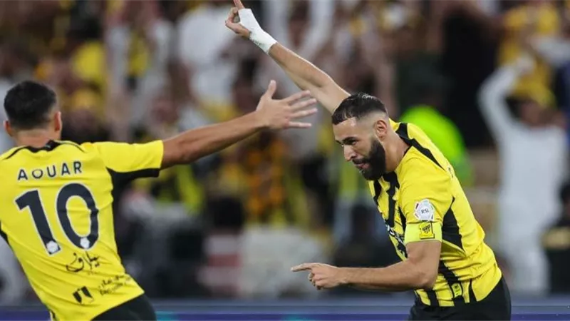 اتحاد جدة يتعادل ضد ضمك 1-1 في الشوط الأول بالدوري السعودي