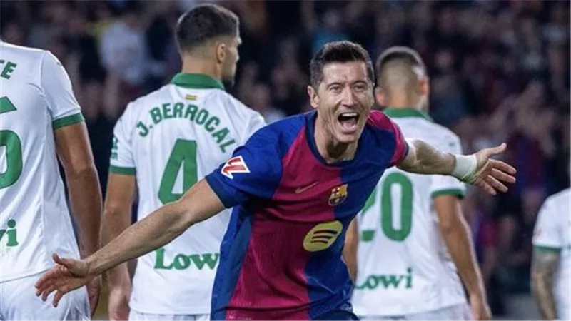 بهدف ليفاندوفسكي.. برشلونة يعزز صدارته في الدوري الإسباني 