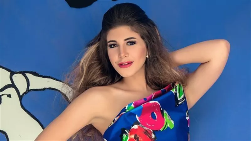 «هو انا أقدر اتجوز من غيركم».. ملك قورة تنفي شائعات زواجها