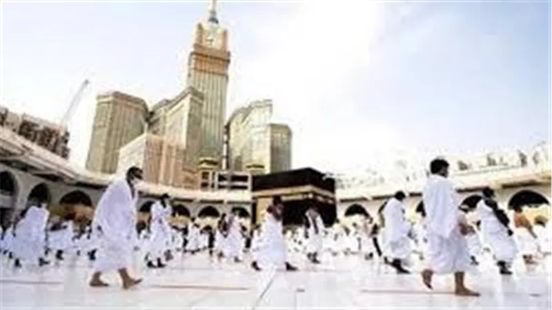 تحصيل رحلات العمرة بالدولار.. ماذا قالت وزارة السياحة؟