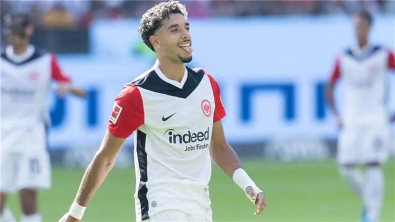عمر مرموش يواصل صناعة التاريخ في الدوري الألماني 