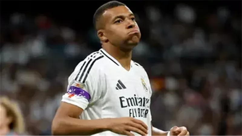 ليس بسبب الإصابة.. الريال تمنع مبابي من متابعة ديربي مدريد بالمدرجات
