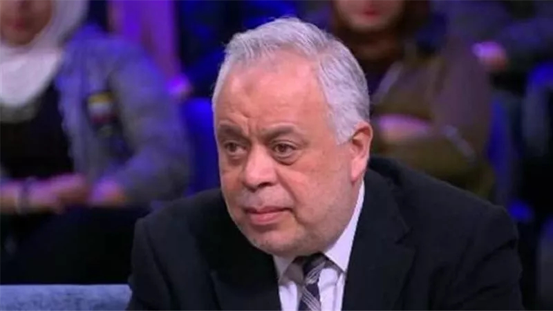 أشرف زكي يعلن تكريم أحمد راتب والفخراني في مهرجان نقابة المهن التمثيلية