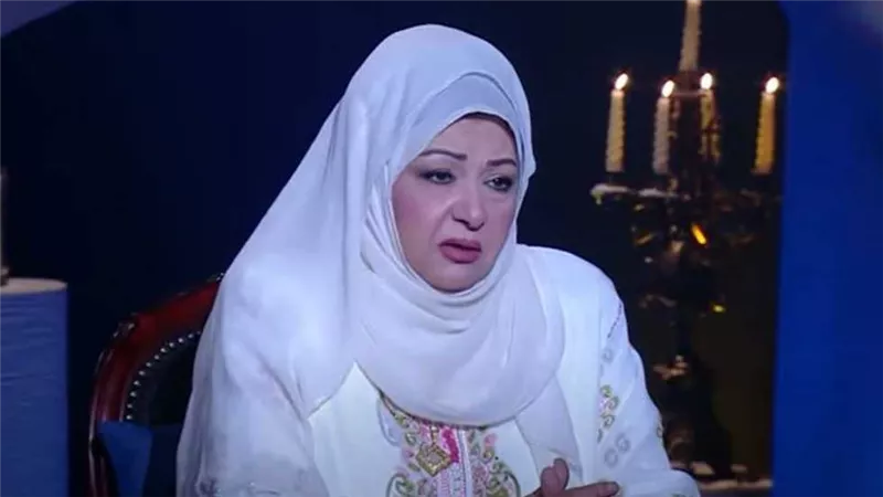 الحجاب المودرن.. حكايات نجمات الفن مع غطاء الشعر 