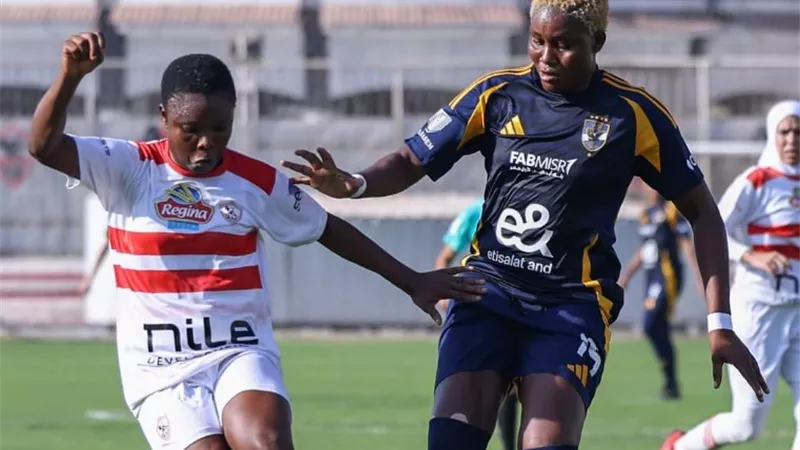 الأهلي يتقدم علي الزمالك بهدف في الشوط الأول لقمة الكرة النسائية