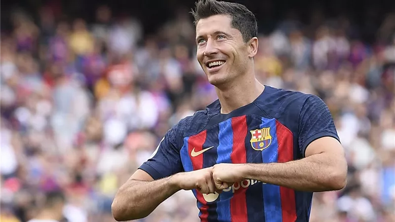 رقم قياسي ينتظره ليفاندوفسكي مع برشلونة في الدوري الإسباني 