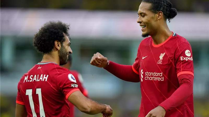 مفاجأة..صلاح وفان دايك إلى الدوري السعودي.. أهلي جدة يحاول خطف ثنائي ليفربول 