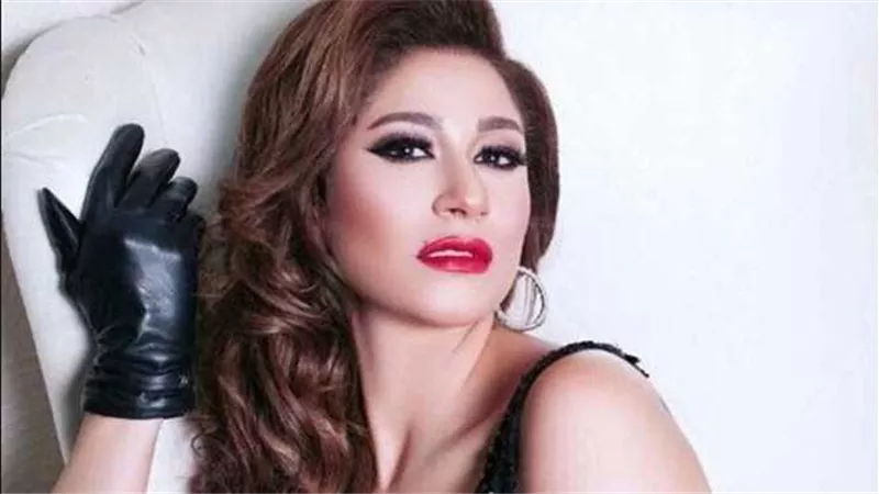 ست بيت.. إنجي شرف تعلن خطبتها بعد اعتزالها الفن ومسيرتها الفنية