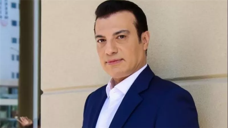 مرض غامض يصيب أبناءه ووفاة والده.. أزمات في حياة إيهاب توفيق 