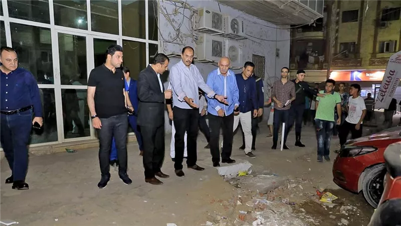 محافظ سوهاج يواصل جولاته الميدانية المفاجئة لتحقيق الانضباط بالشارع