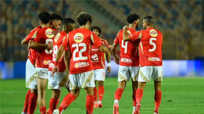 مفاجأة.. نجم الأهلي يتمسك بالرحيل مجانًا إلى المصري البورسعيدي 