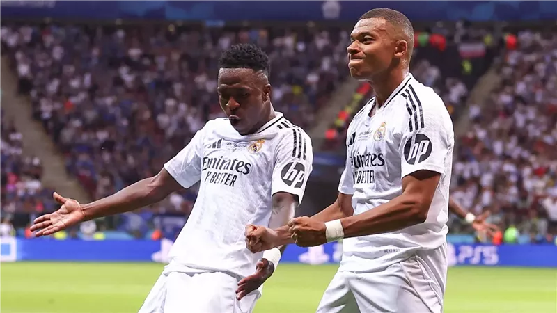 بنزيما يورط فينيسيوس.. سر تراجع مستوى مبابي مع ريال مدريد