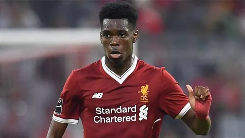 كواليس انضمام أوفي إيجاريا لاعب ليفربول السابق إلى الزمالك