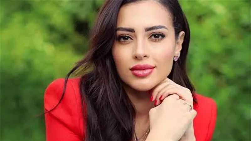 كيرا الصباح تستعد لـ عكس سير وتثير الجدل بفستان سعره 200 الف جنيه